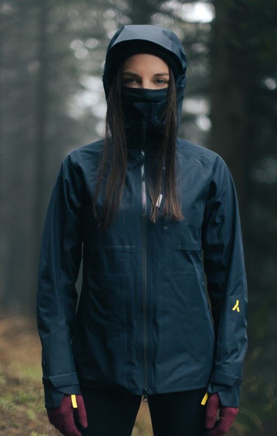 veste shell 3 couches membrane imperméable et respirante.  Fabriquée en france. Recyclée et recyclable. Style et look gorpcore.