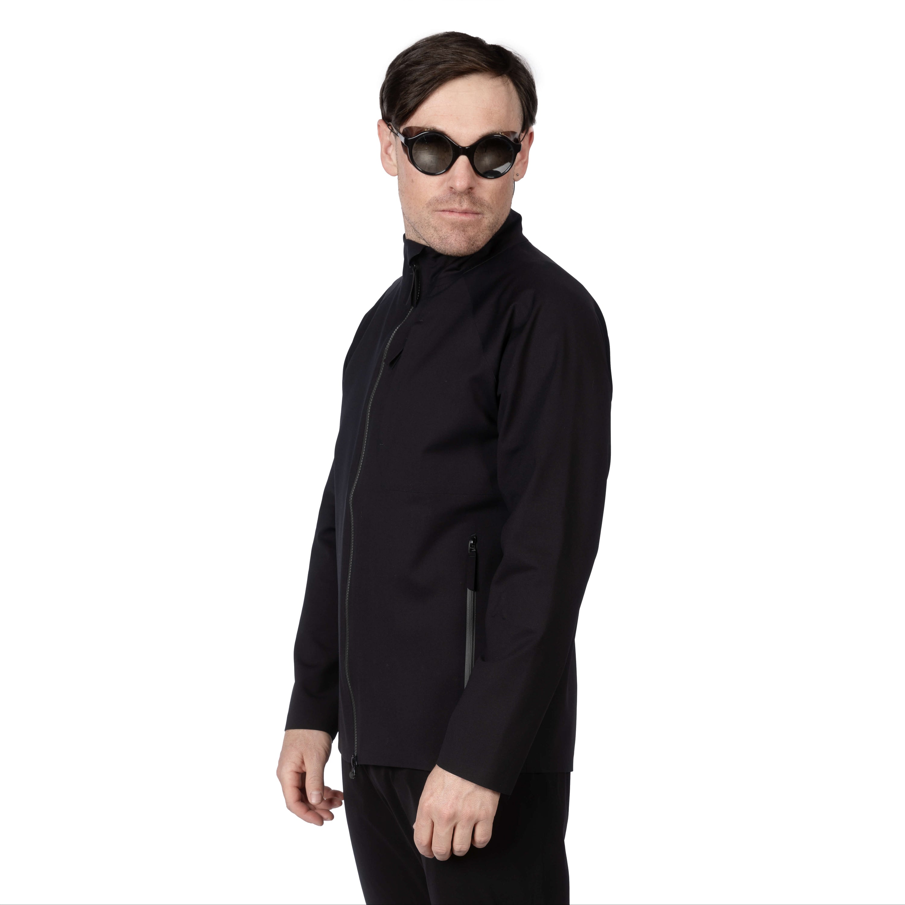 veste softshell  membrane imperméable et respirante.  Fabriquée en france. Style et look gorpcore.