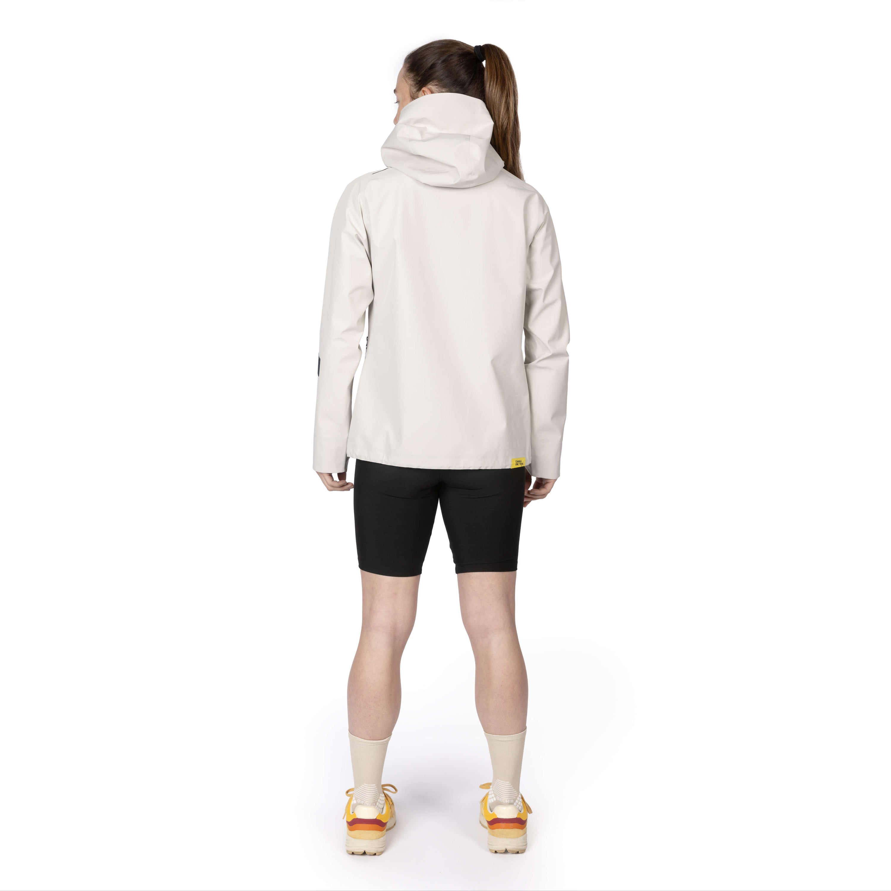 veste shell 3 couches membrane imperméable et respirante.  Fabriquée en france. Recyclée et recyclable. Style et look gorpcore.
