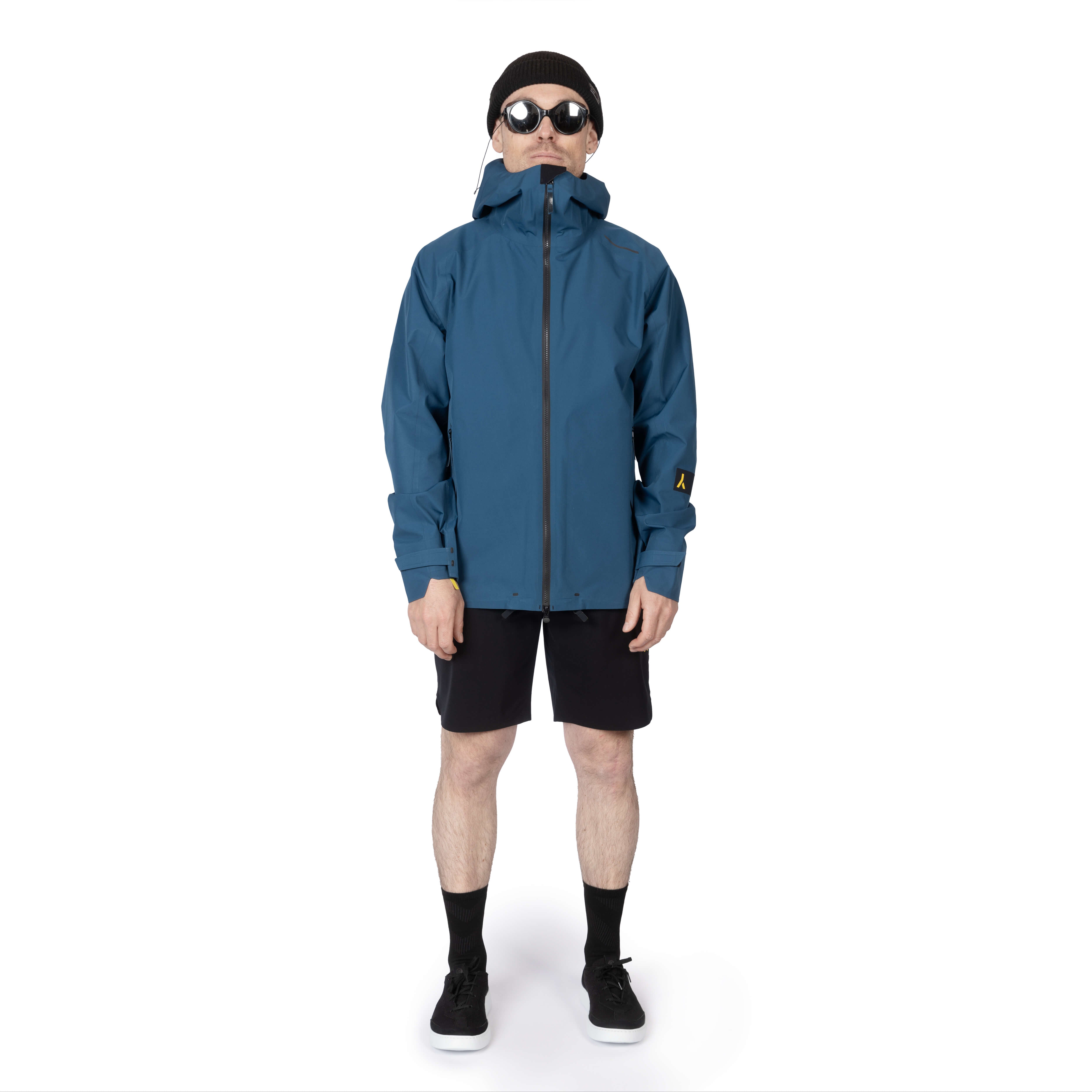 veste shell 3 couches membrane imperméable et respirante.  Fabriquée en france. Recyclée et recyclable. Style et look gorpcore.