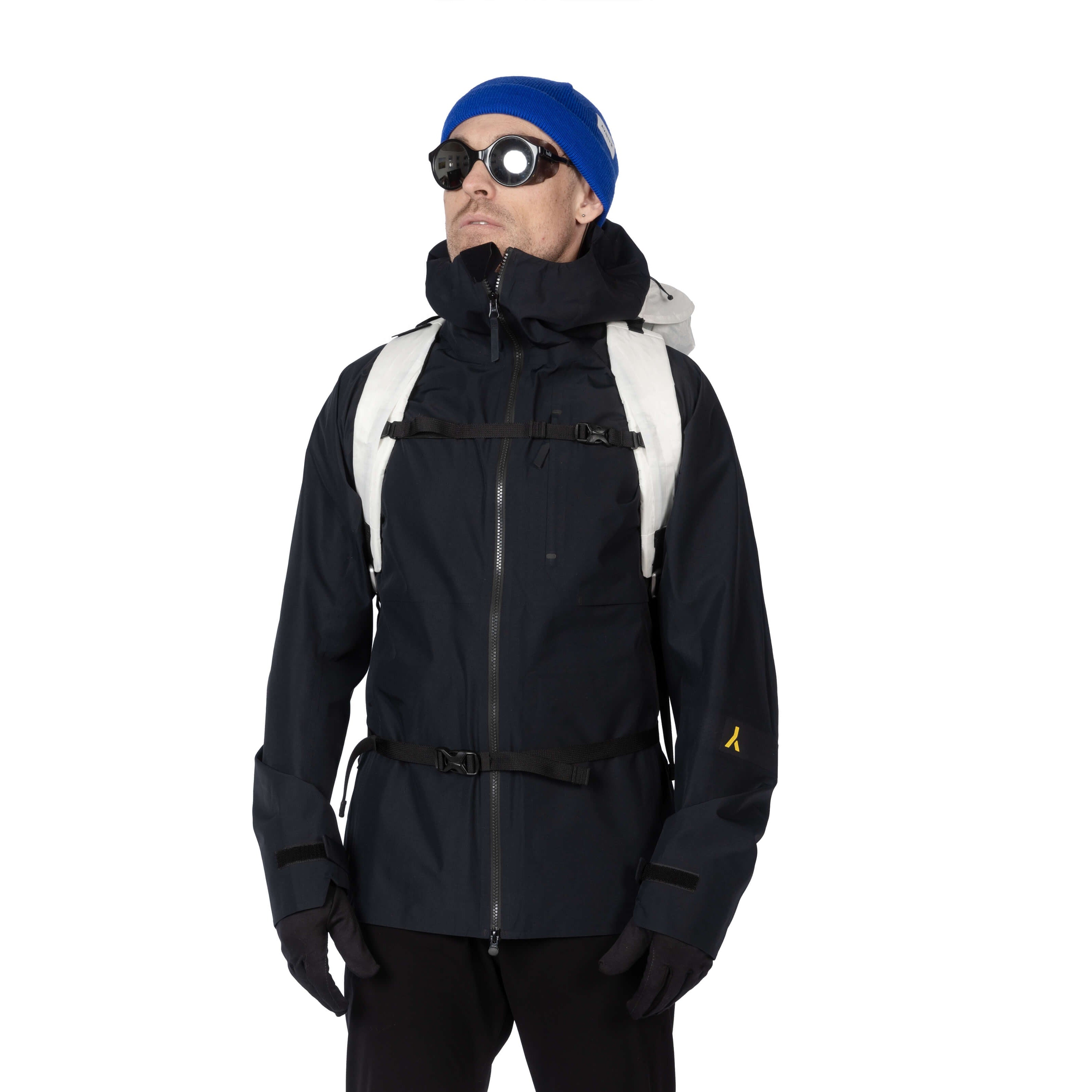 veste shell 3 couches membrane imperméable et respirante. Fabriquée en france. Recyclée et recyclable. Style et look gorpcore.