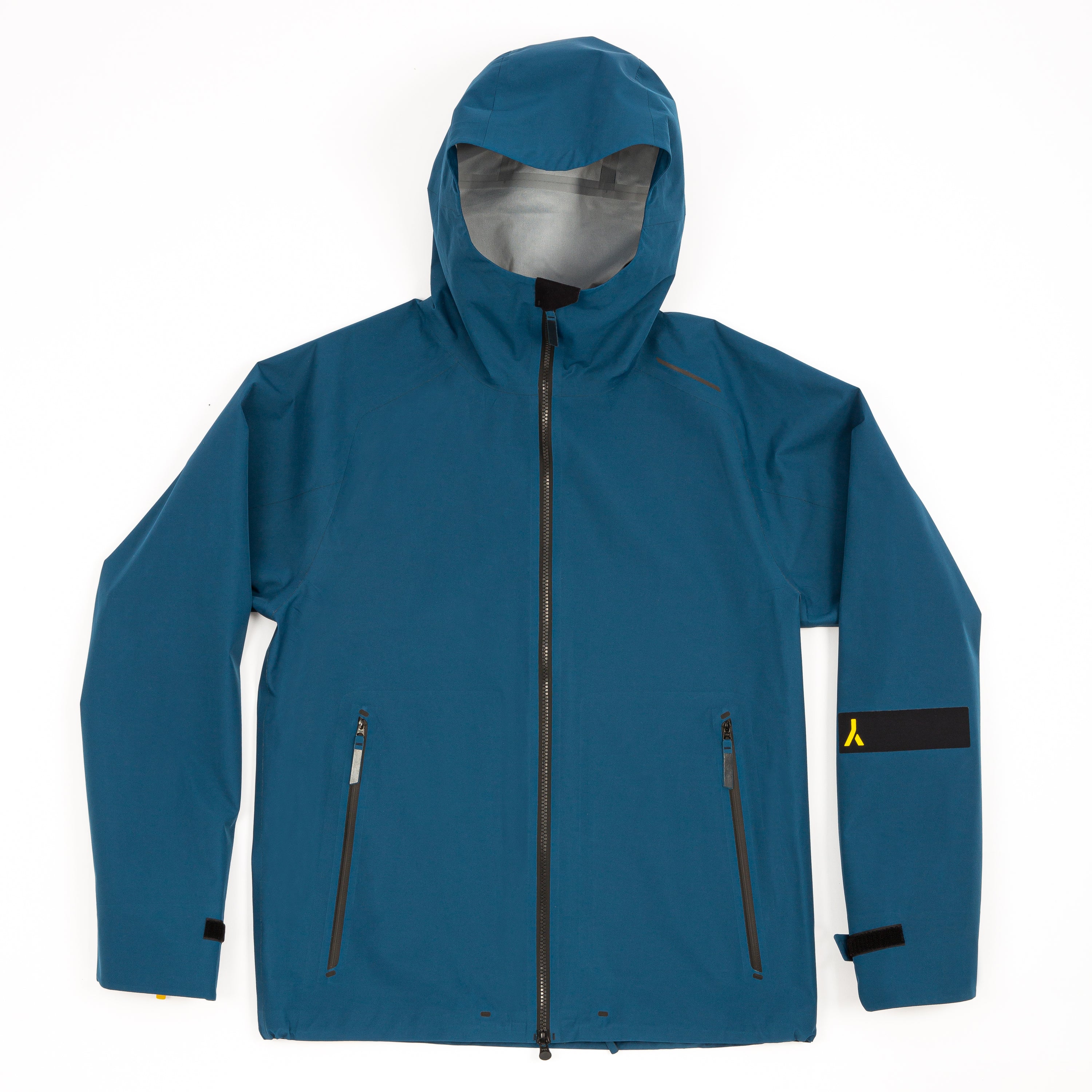 veste shell 3 couches membrane imperméable et respirante.  Fabriquée en france. Recyclée et recyclable. Style et look gorpcore.
