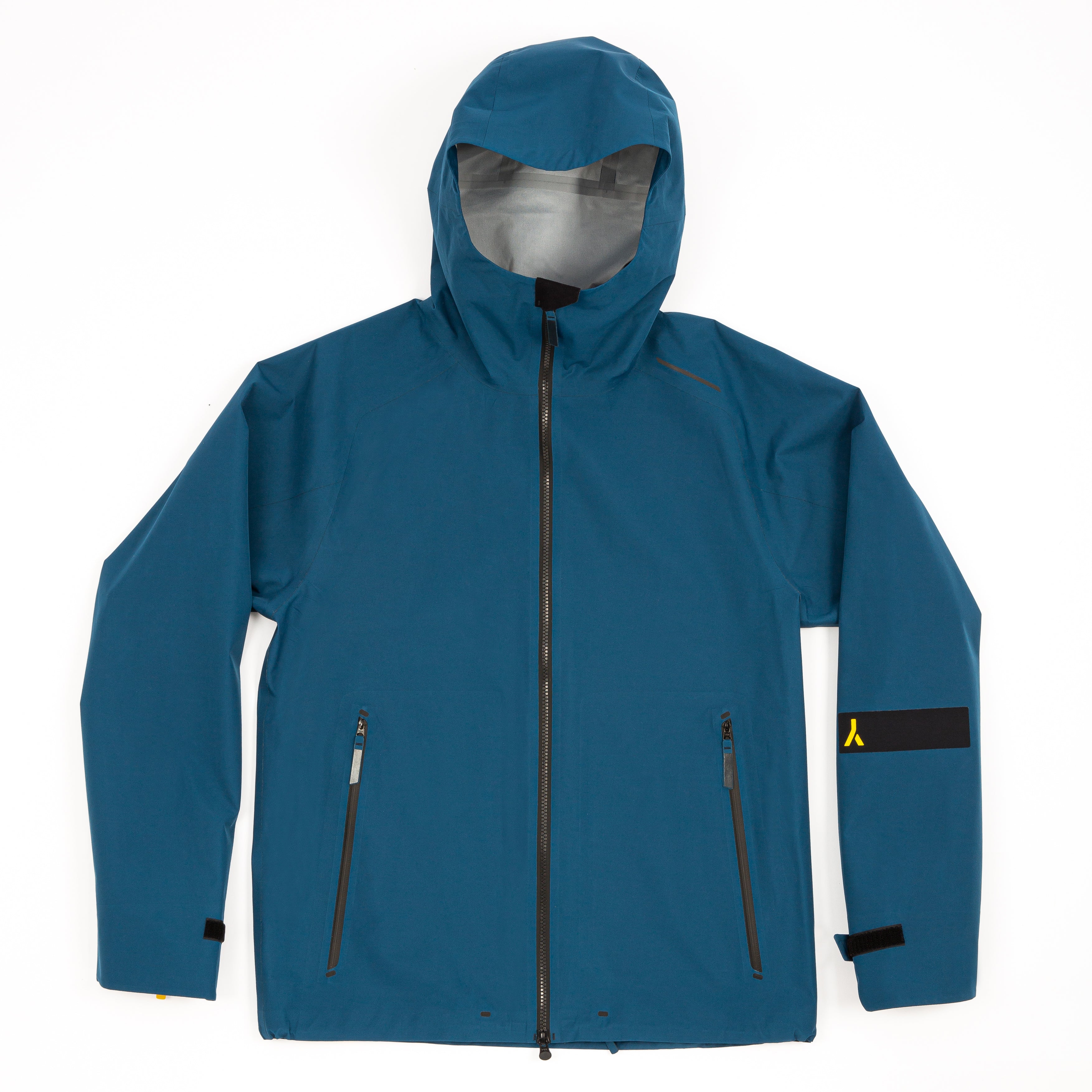 veste shell 3 couches membrane imperméable et respirante.  Fabriquée en france. Recyclée et recyclable. Style et look gorpcore.