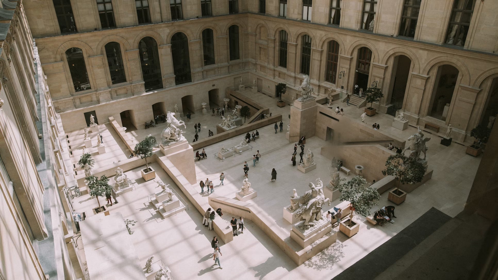 louvre.jpg