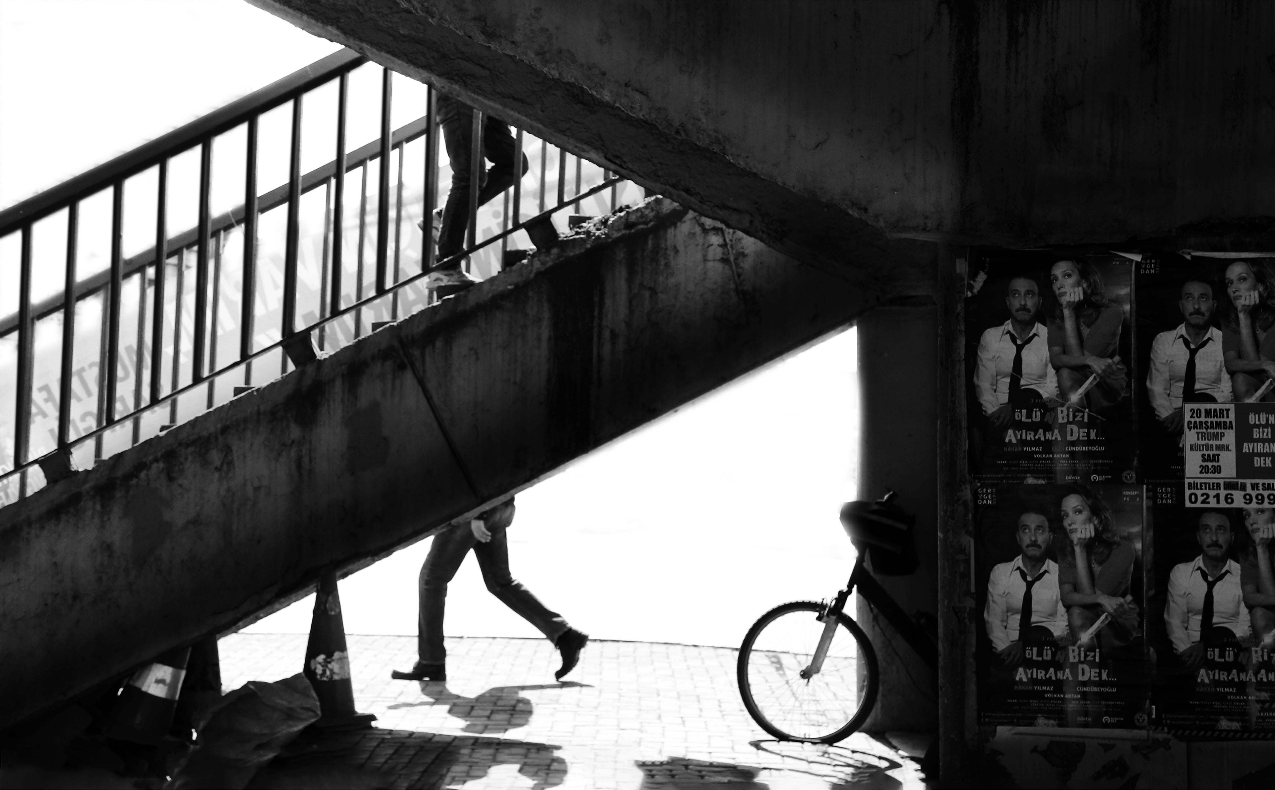 black-and-white-photo-of-an-outdoor-city-staircase.jpg
