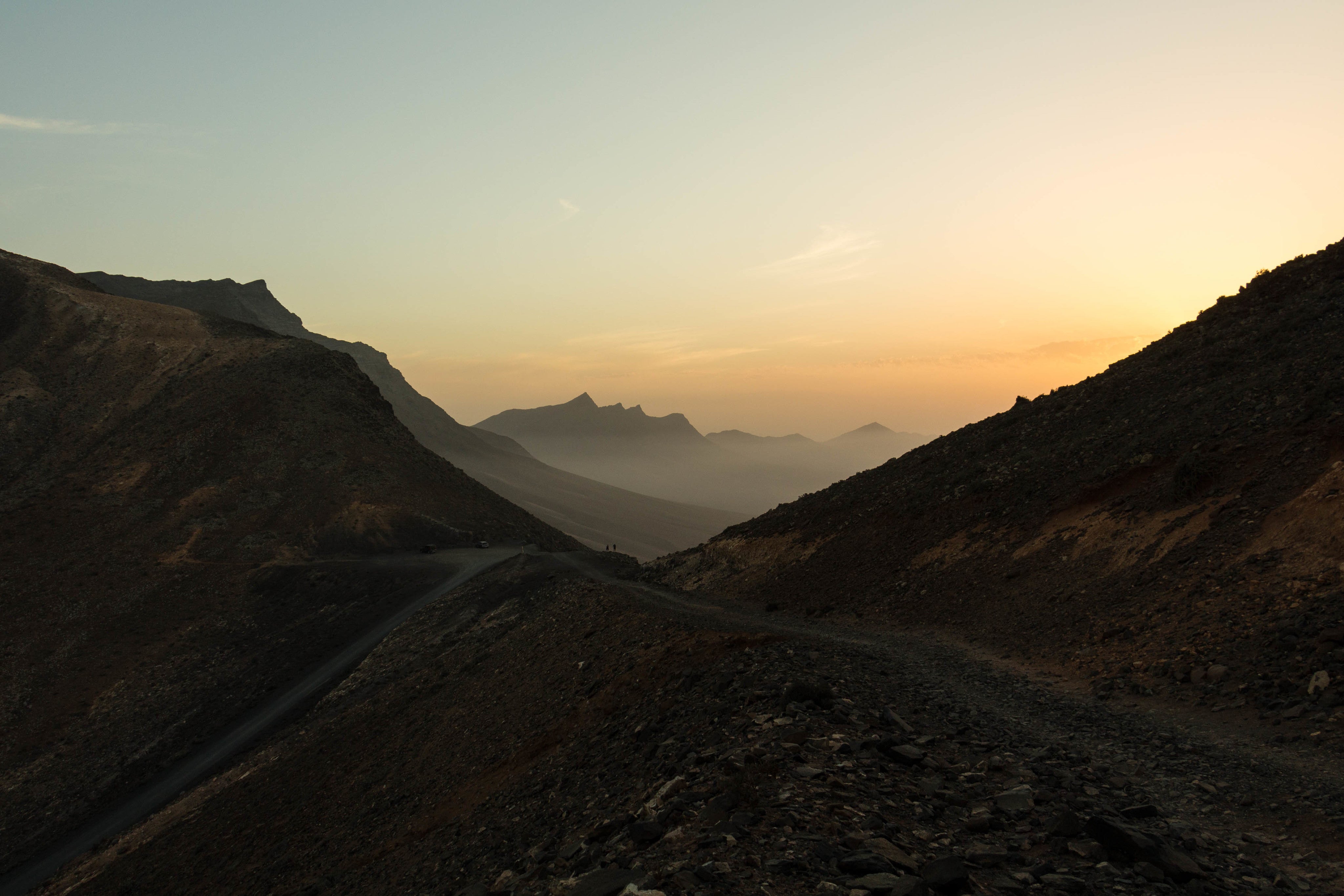 narrow-path-on-spanish-mountain.jpg